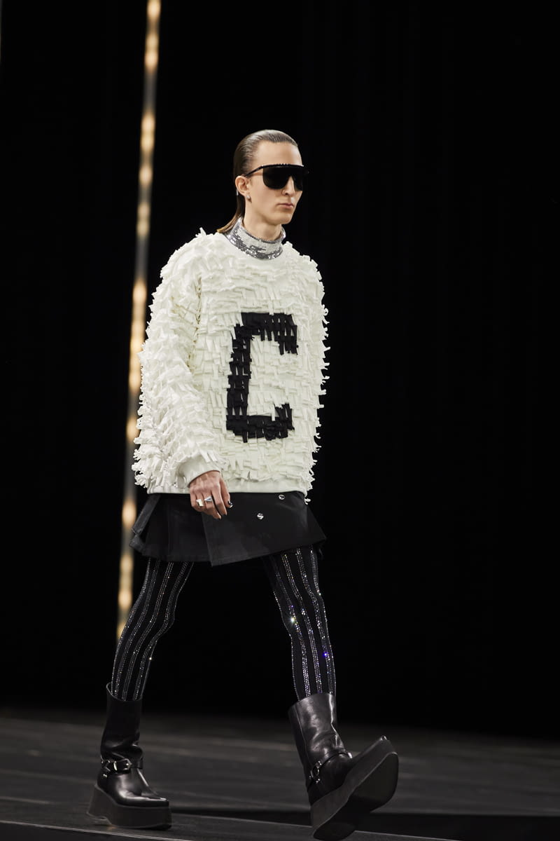 Fashion Week Paris Fall/Winter 2022 look 42 from the Celine collection menswear