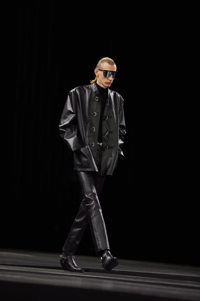 Fashion Week Paris Fall/Winter 2022 look 55 from the Celine collection menswear
