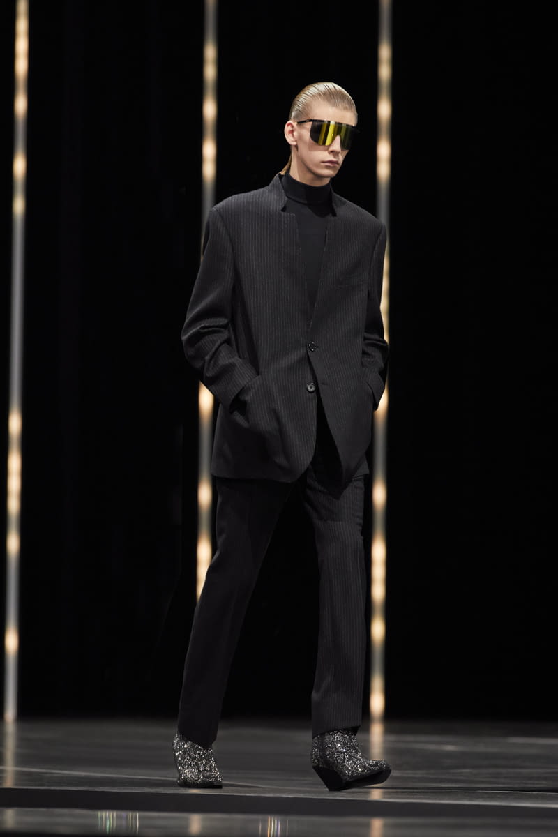 Fashion Week Paris Fall/Winter 2022 look 13 from the Celine collection menswear