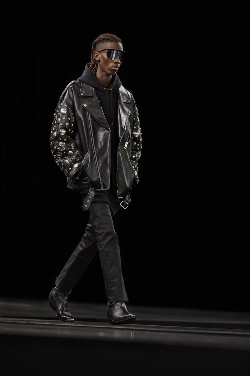 Fashion Week Paris Fall/Winter 2022 look 35 from the Celine collection menswear