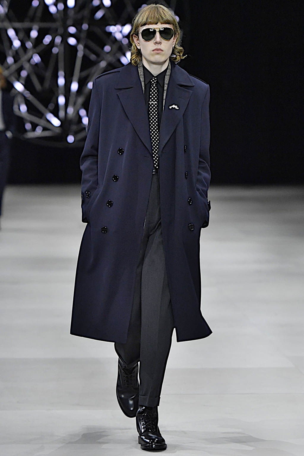 Fashion Week Paris Fall/Winter 2019 look 2 from the Celine collection menswear