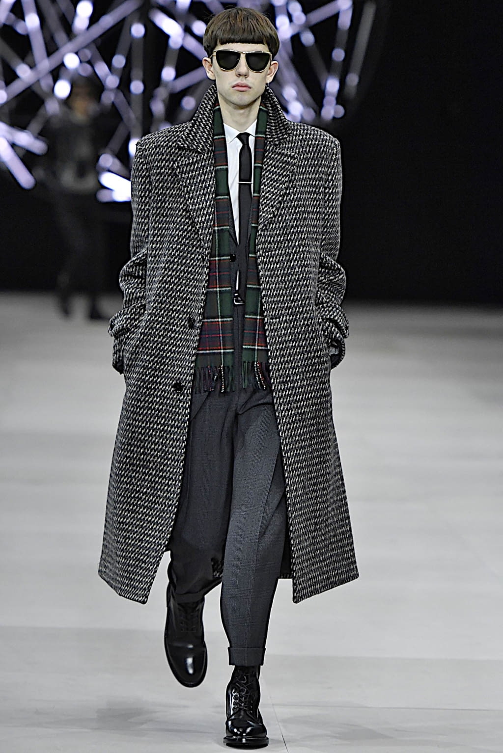 Fashion Week Paris Fall/Winter 2019 look 5 from the Celine collection menswear