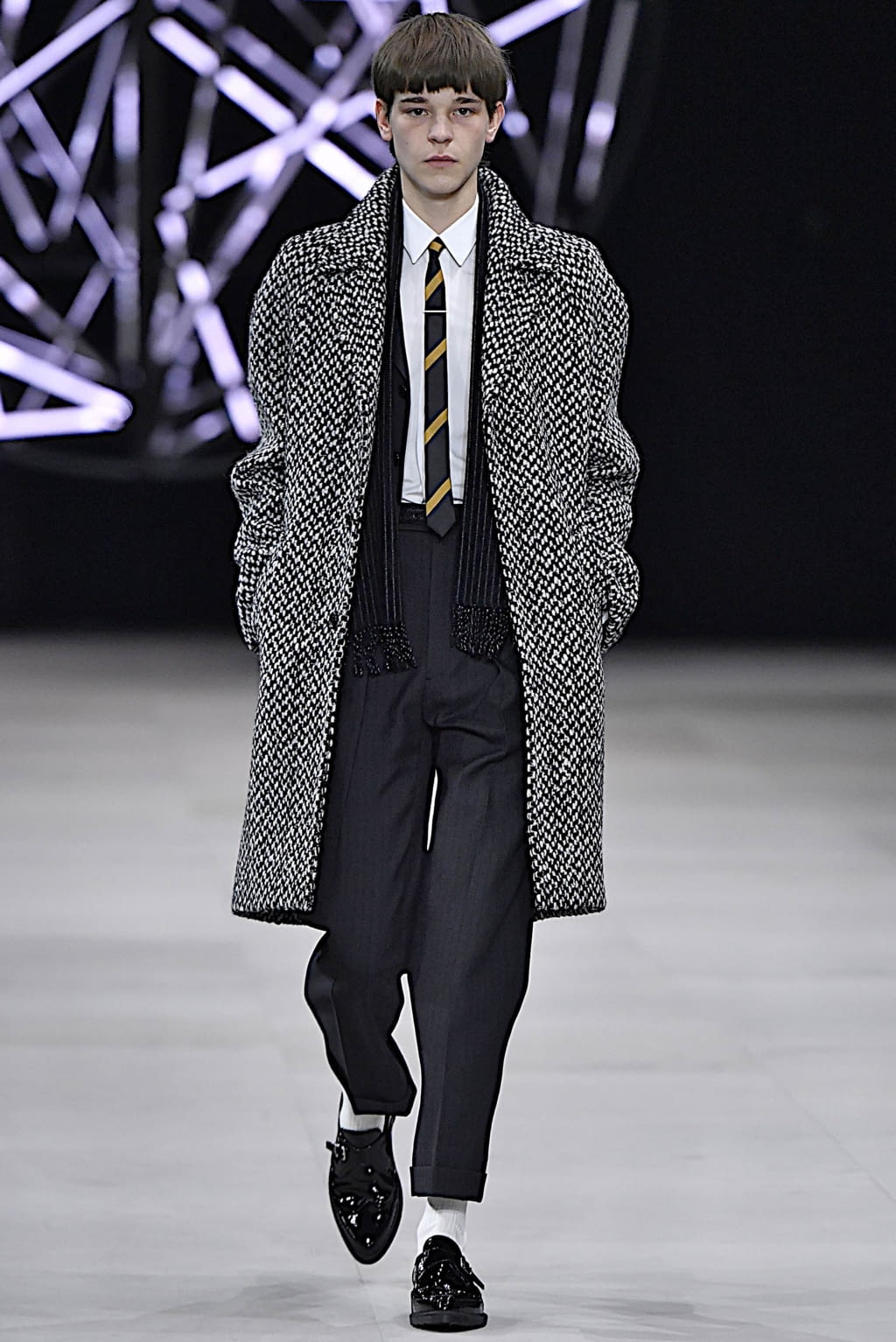 Fashion Week Paris Fall/Winter 2019 look 8 from the Celine collection menswear