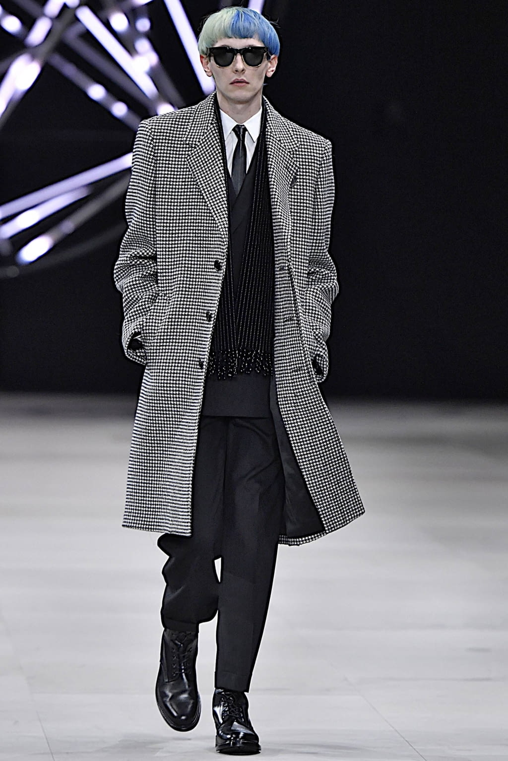 Fashion Week Paris Fall/Winter 2019 look 16 from the Celine collection menswear