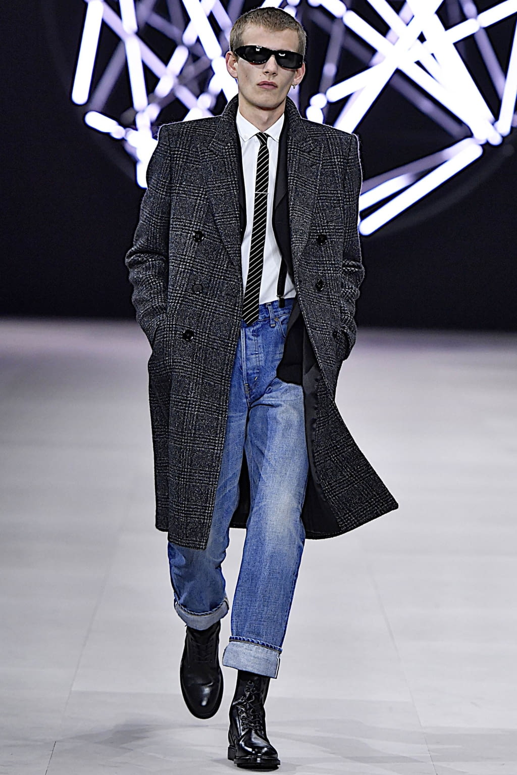 Fashion Week Paris Fall/Winter 2019 look 19 from the Celine collection menswear