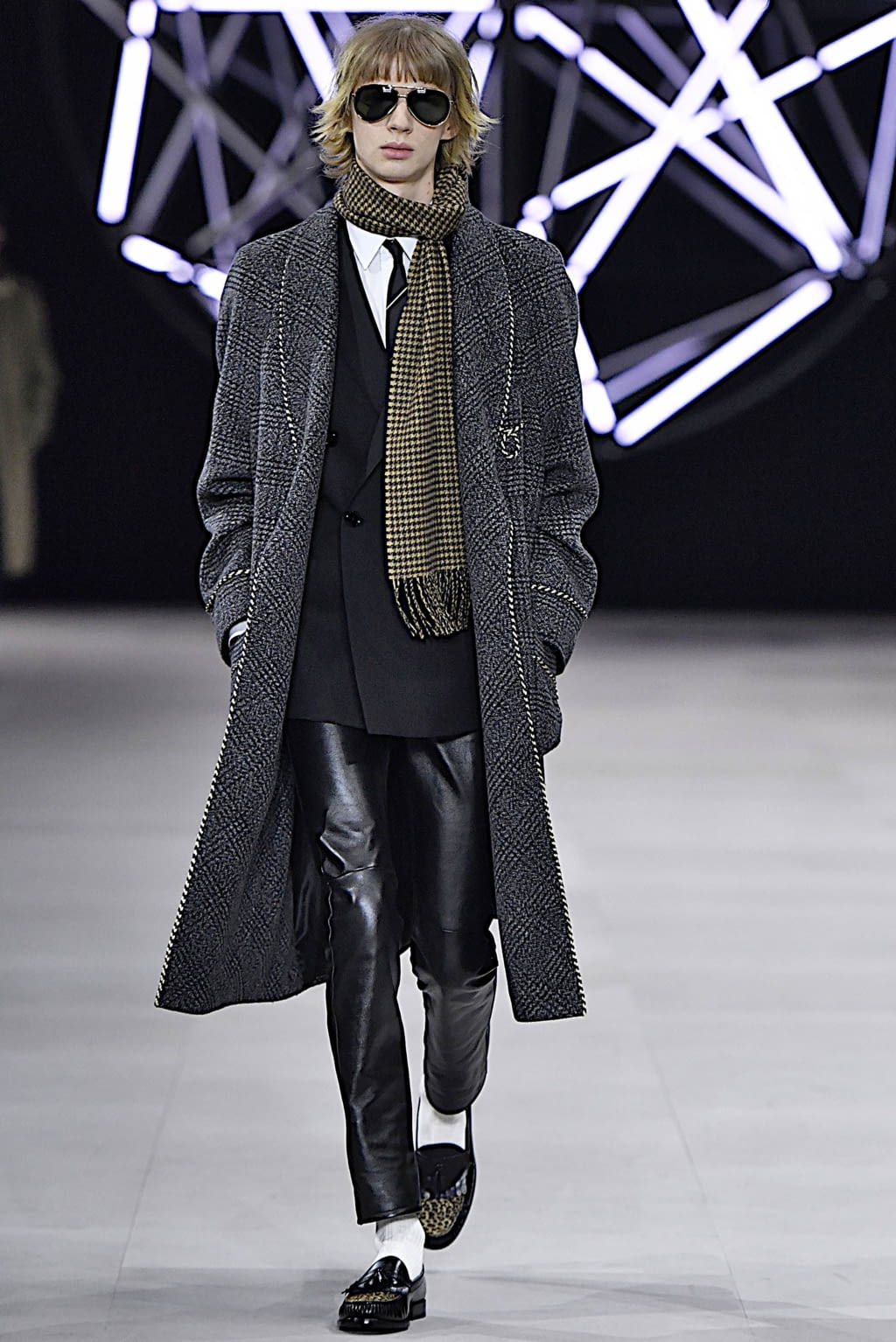 Fashion Week Paris Fall/Winter 2019 look 38 from the Celine collection menswear