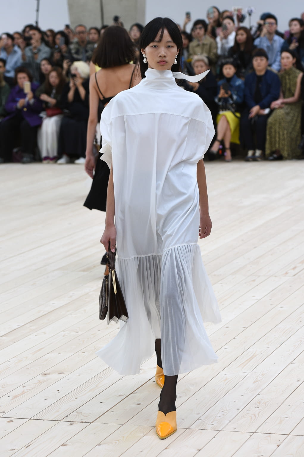 Fashion Week Paris Spring/Summer 2017 look 7 from the Celine collection womenswear