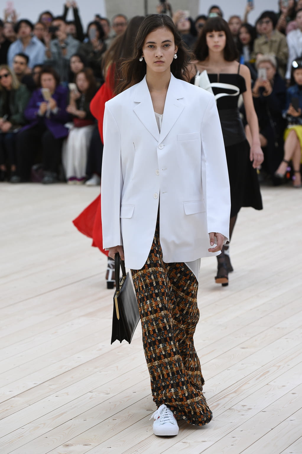 Fashion Week Paris Spring/Summer 2017 look 15 from the Celine collection womenswear