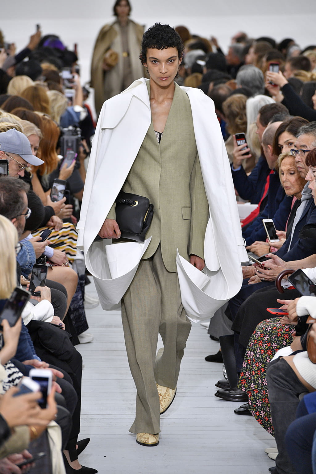 Fashion Week Paris Spring/Summer 2018 look 1 from the Celine collection womenswear