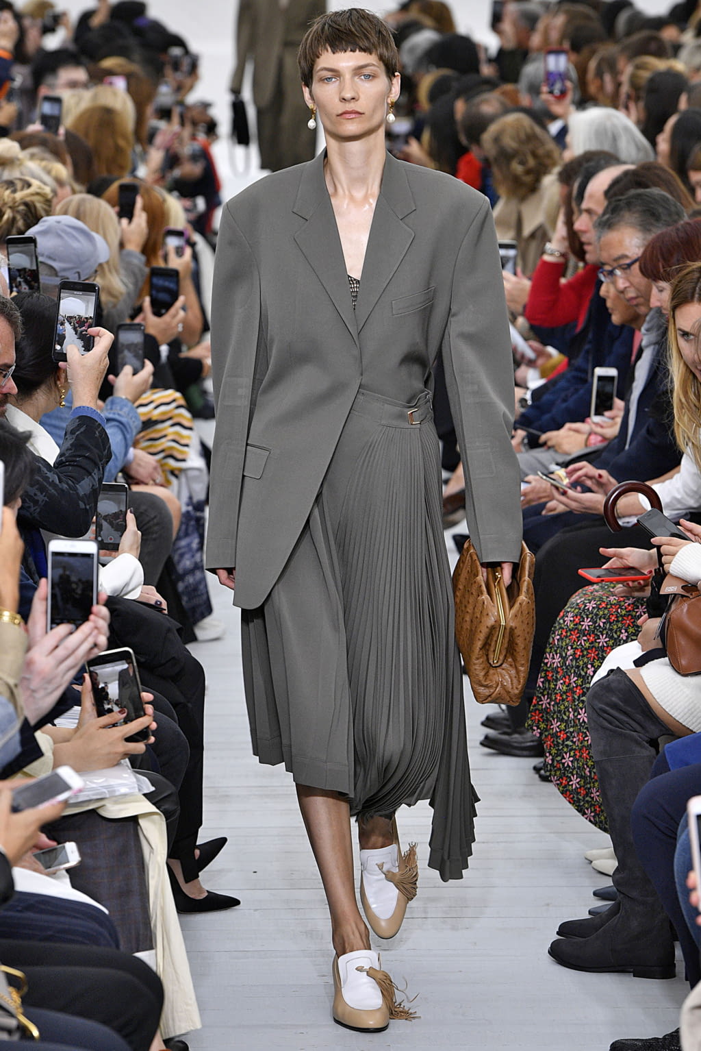 Fashion Week Paris Spring/Summer 2018 look 4 from the Celine collection 女装