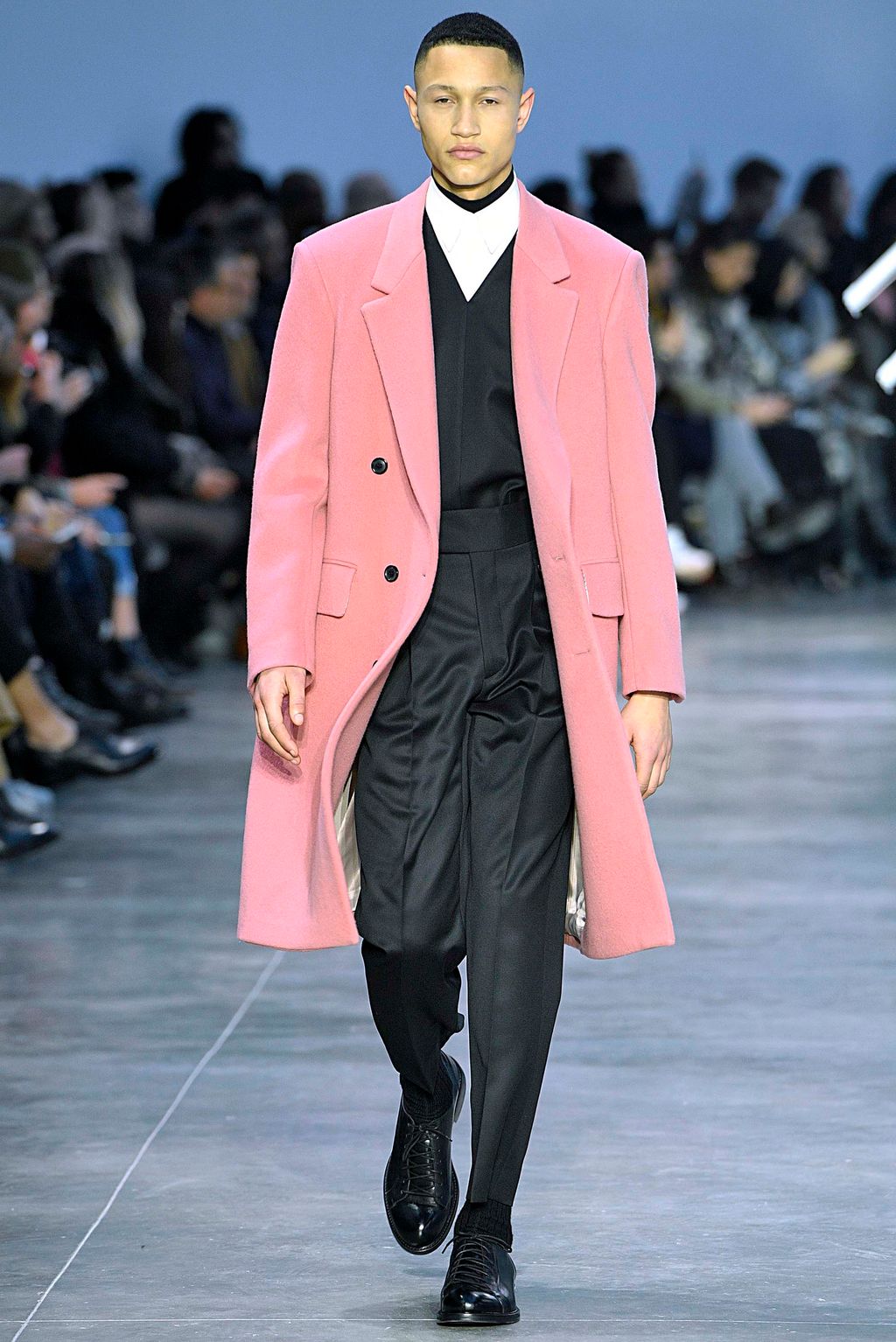 Fashion Week Paris Fall/Winter 2018 look 1 from the Cerruti 1881 collection 男装