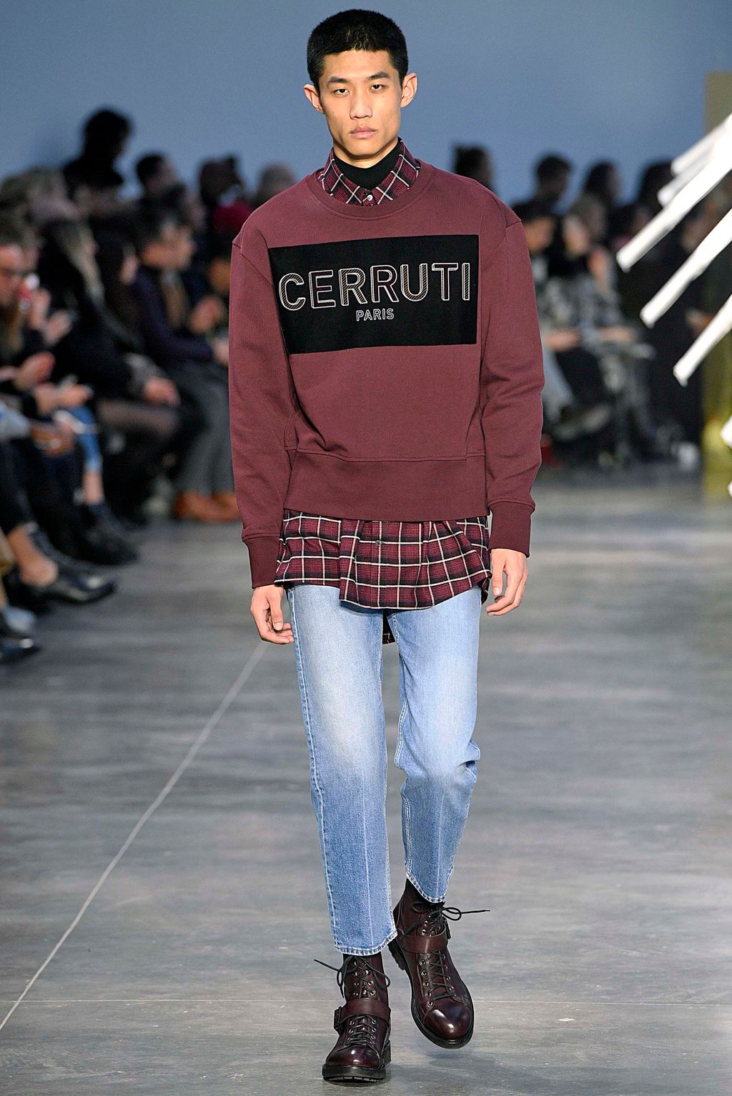 Fashion Week Paris Fall/Winter 2018 look 3 from the Cerruti 1881 collection menswear