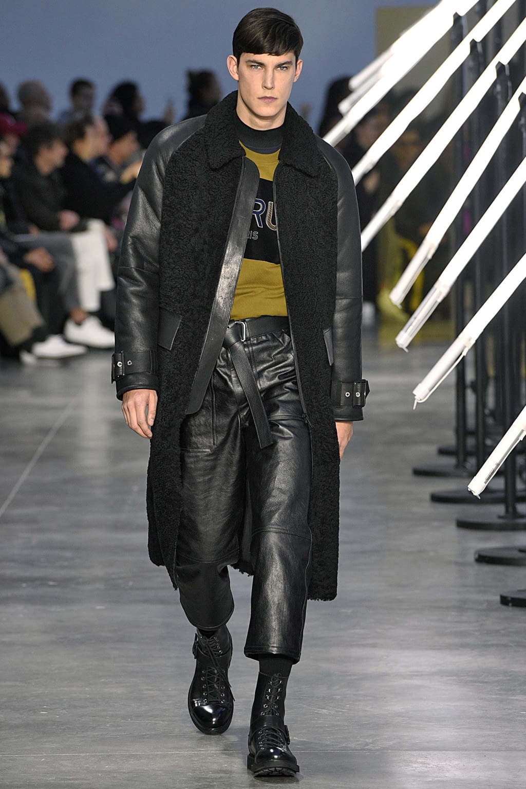Fashion Week Paris Fall/Winter 2018 look 12 from the Cerruti 1881 collection menswear