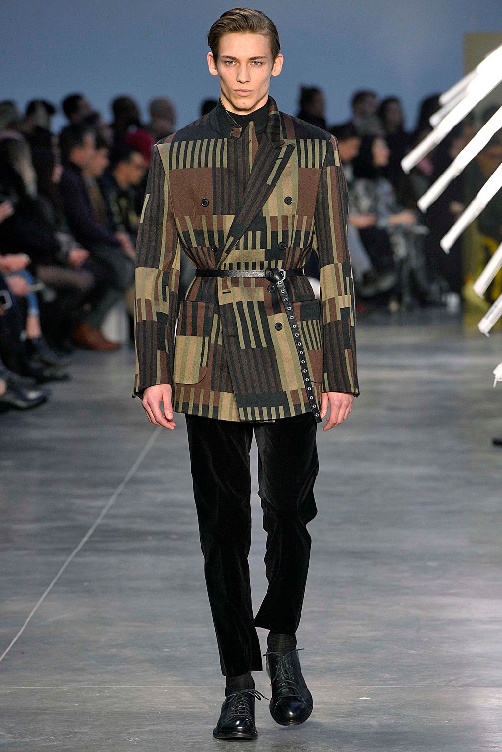 Fashion Week Paris Fall/Winter 2018 look 13 from the Cerruti 1881 collection menswear