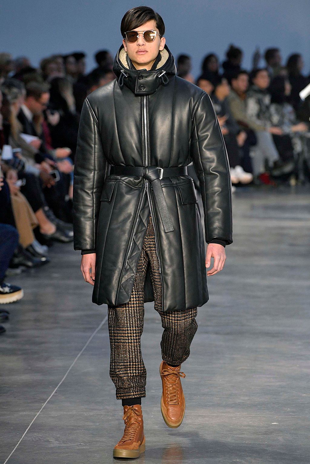 Fashion Week Paris Fall/Winter 2018 look 16 from the Cerruti 1881 collection menswear