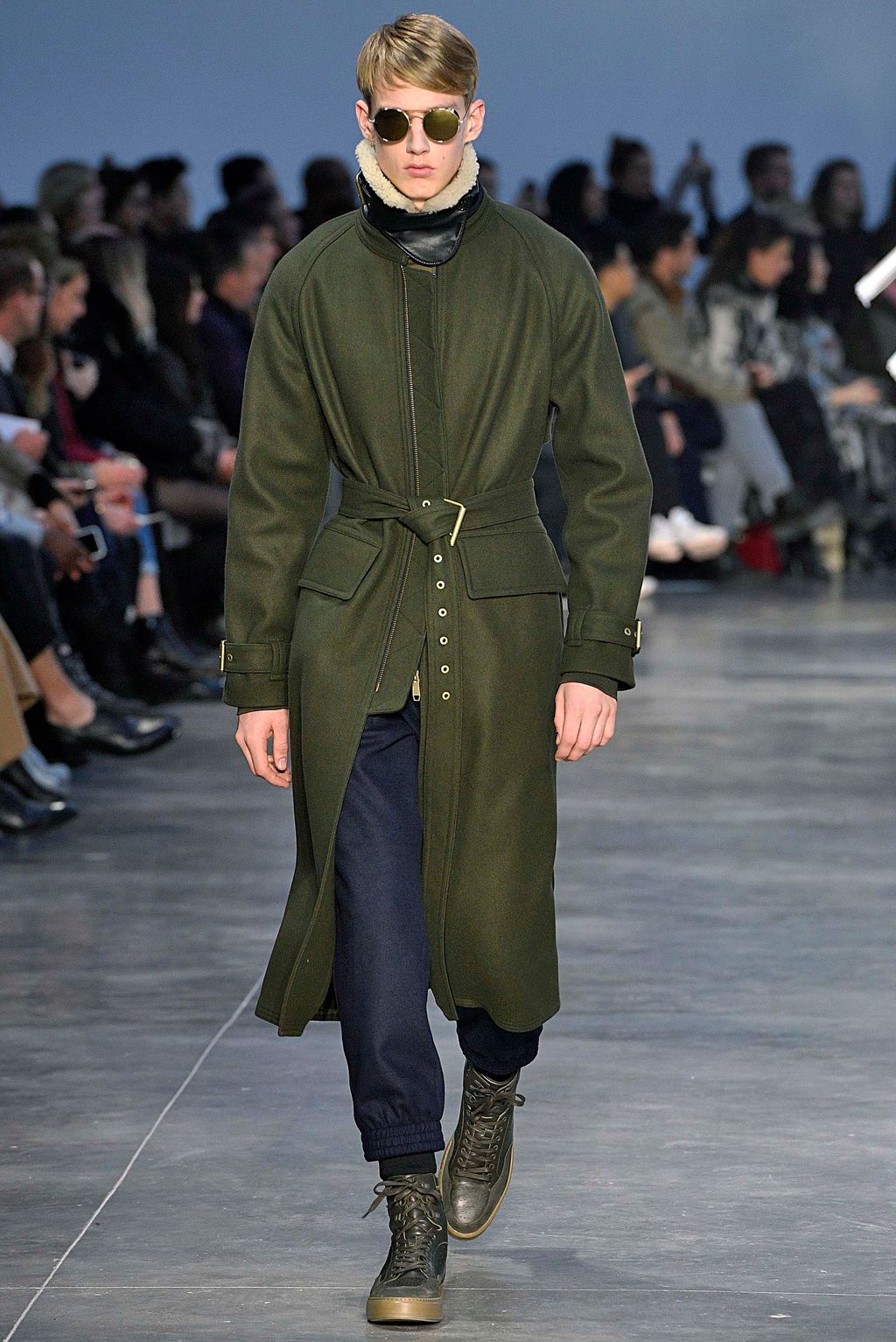 Fashion Week Paris Fall/Winter 2018 look 17 from the Cerruti 1881 collection menswear