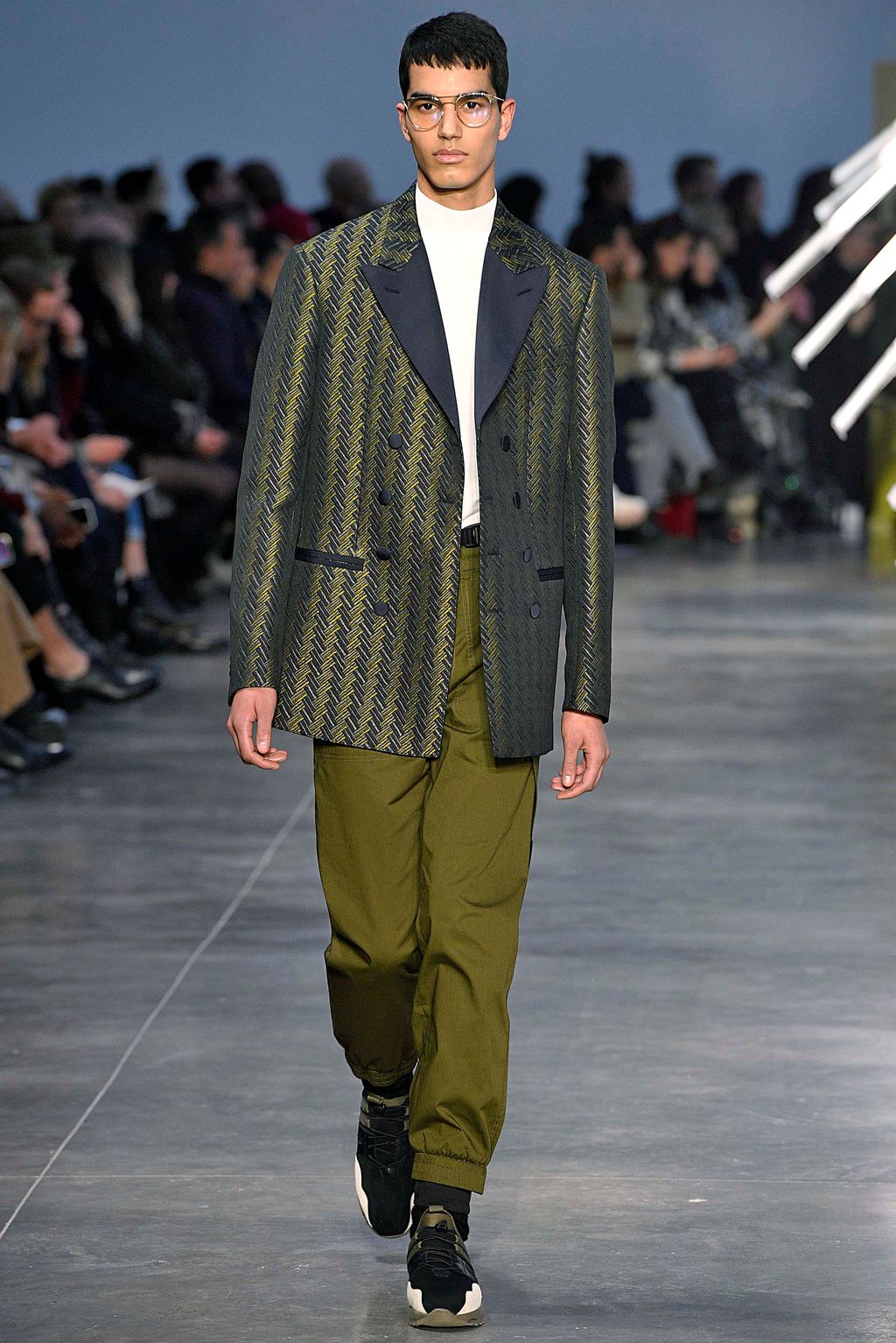 Fashion Week Paris Fall/Winter 2018 look 25 from the Cerruti 1881 collection menswear
