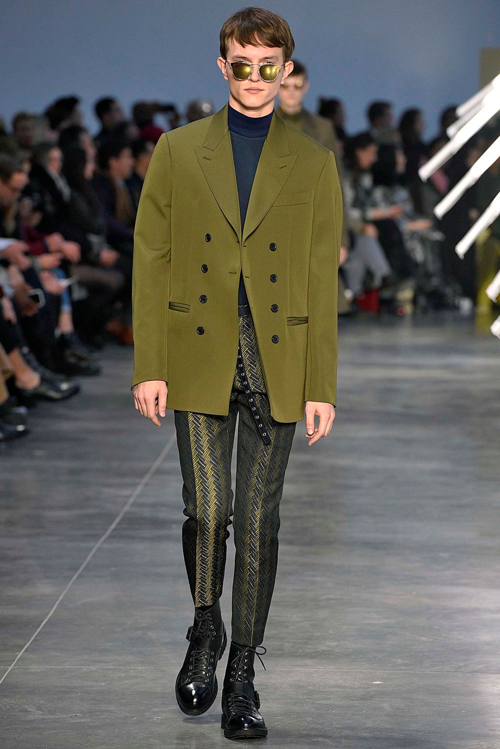 Fashion Week Paris Fall/Winter 2018 look 27 from the Cerruti 1881 collection menswear