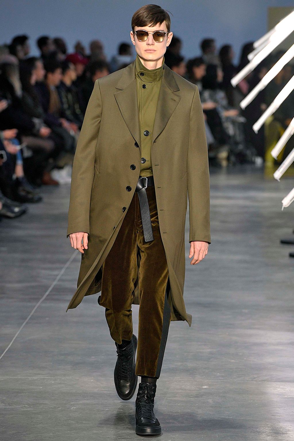 Fashion Week Paris Fall/Winter 2018 look 28 from the Cerruti 1881 collection menswear