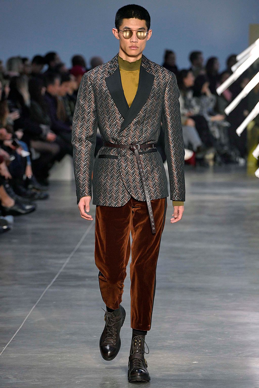 Fashion Week Paris Fall/Winter 2018 look 33 from the Cerruti 1881 collection menswear