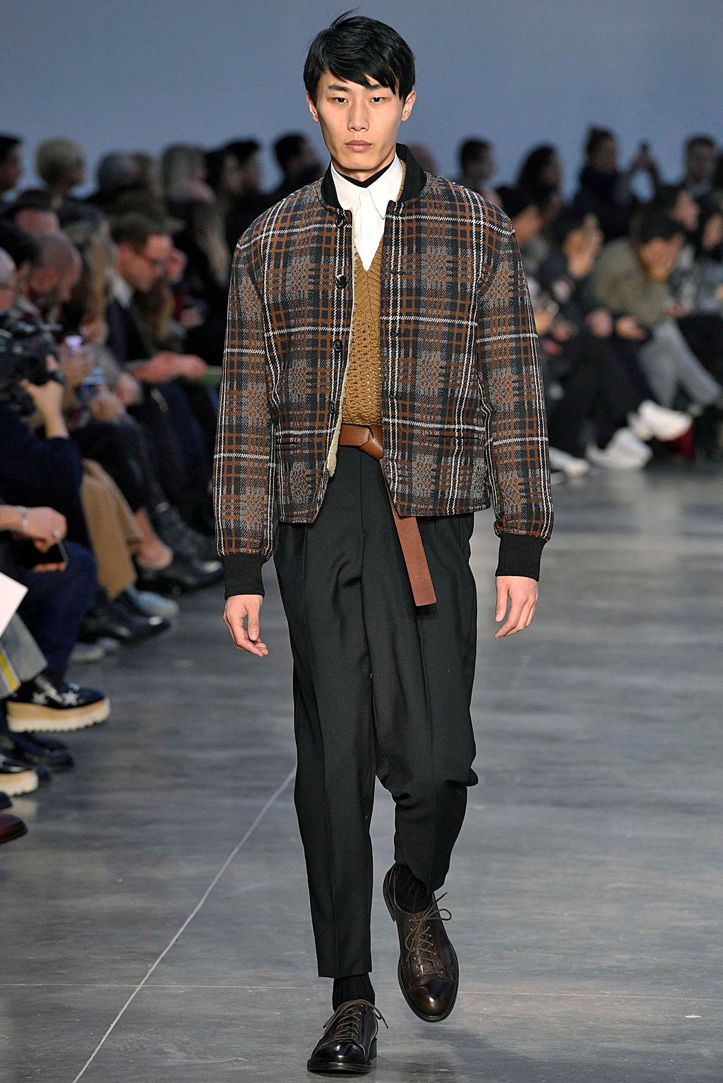 Fashion Week Paris Fall/Winter 2018 look 40 from the Cerruti 1881 collection menswear