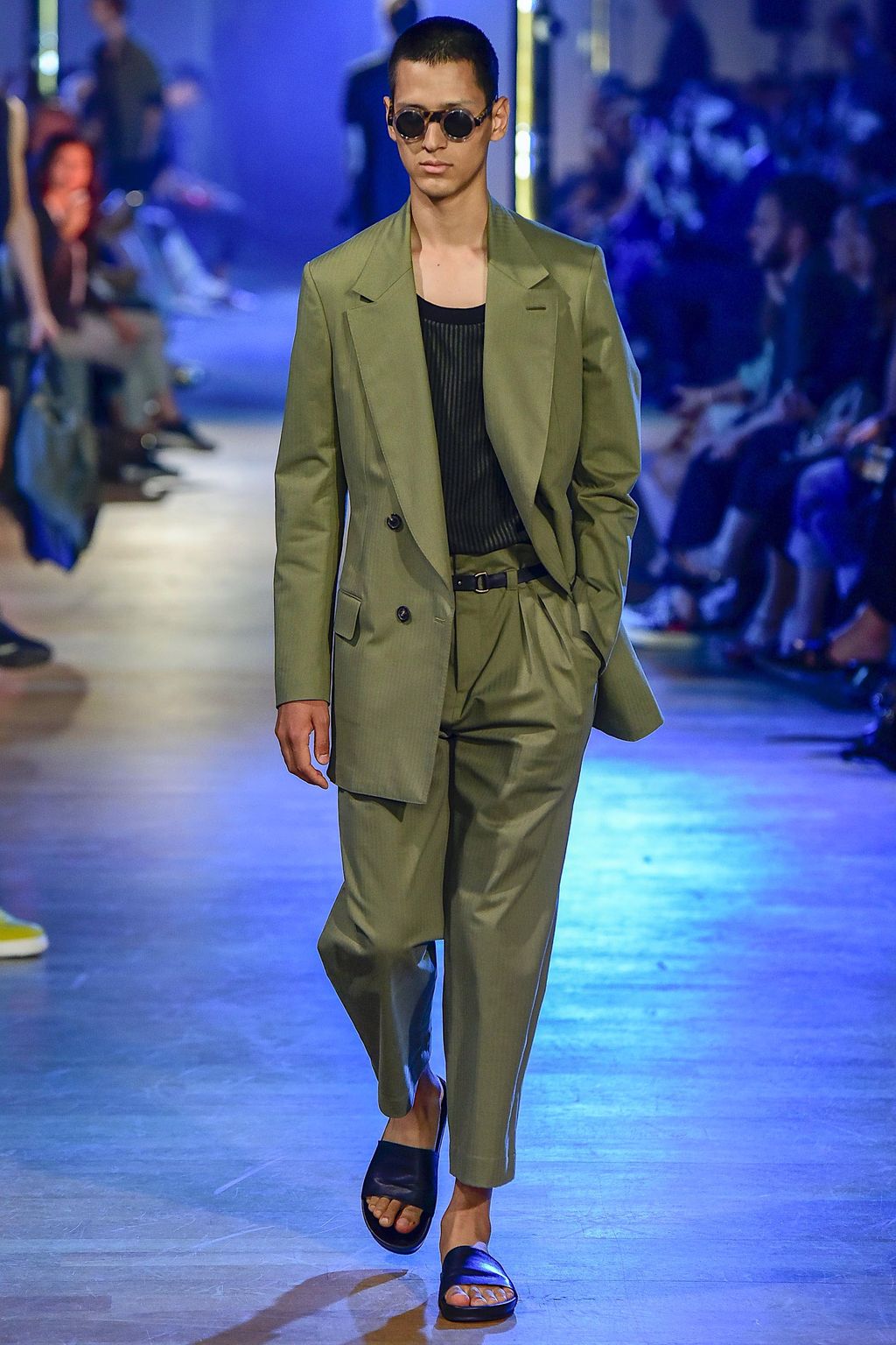 Fashion Week Paris Spring/Summer 2019 look 3 from the Cerruti 1881 collection 男装