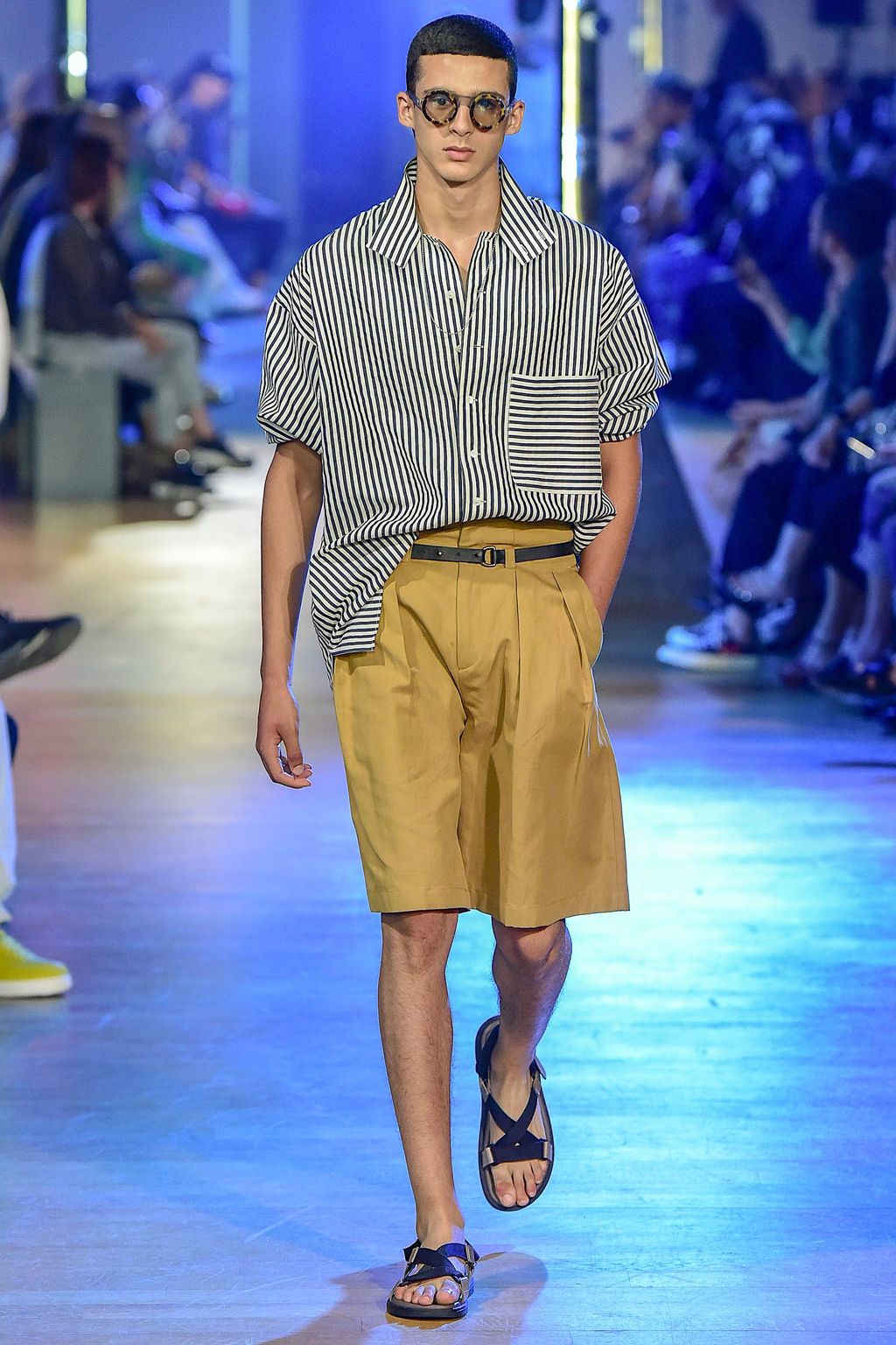 Fashion Week Paris Spring/Summer 2019 look 14 from the Cerruti 1881 collection 男装