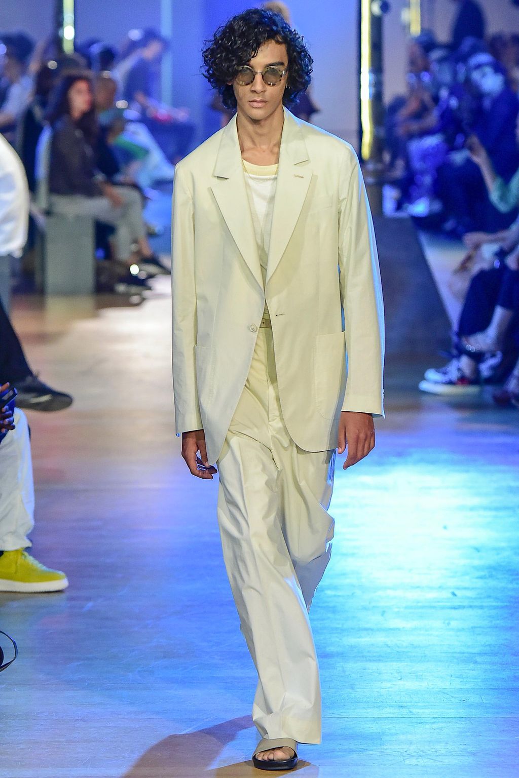 Fashion Week Paris Spring/Summer 2019 look 15 from the Cerruti 1881 collection 男装