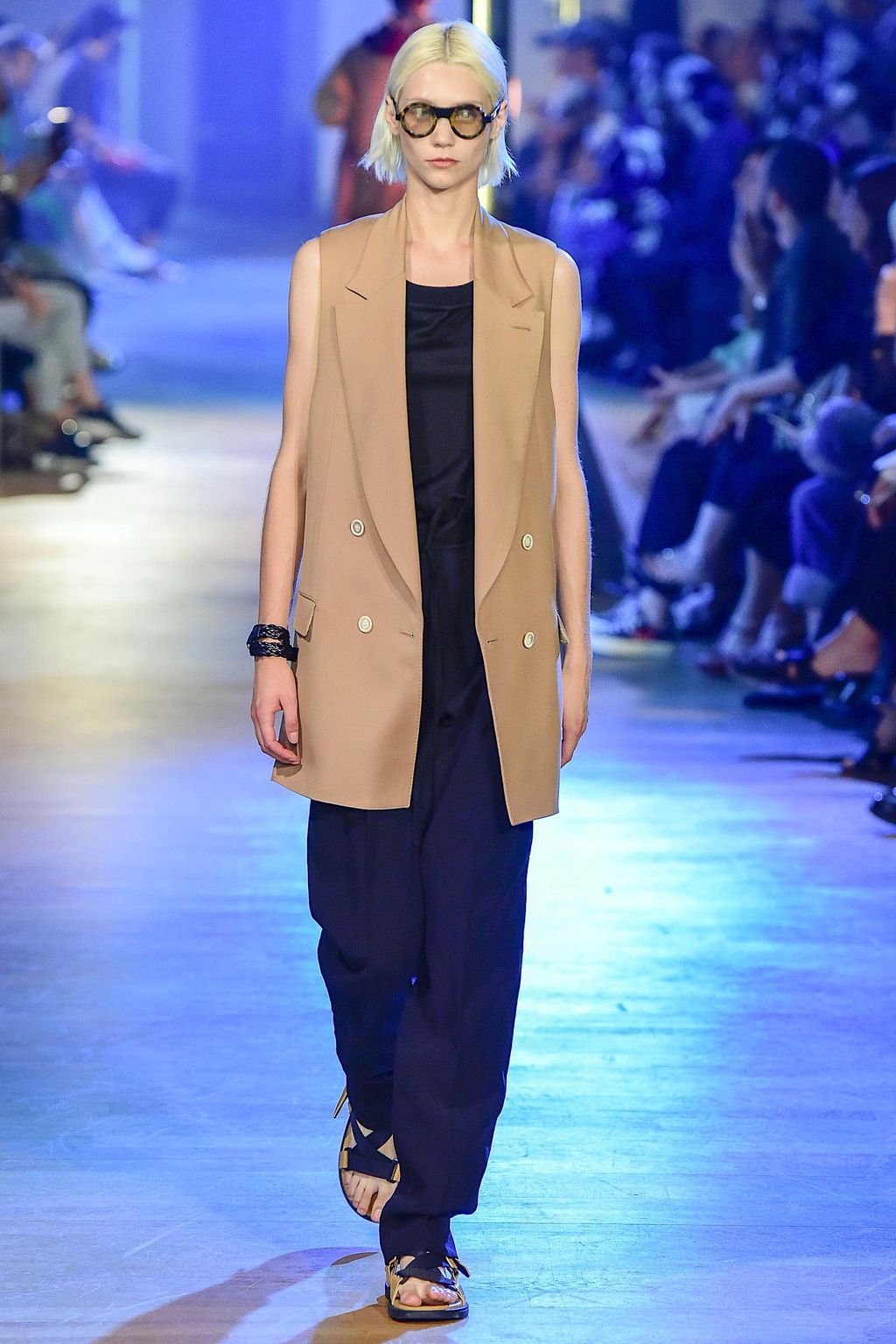 Fashion Week Paris Spring/Summer 2019 look 19 from the Cerruti 1881 collection 男装