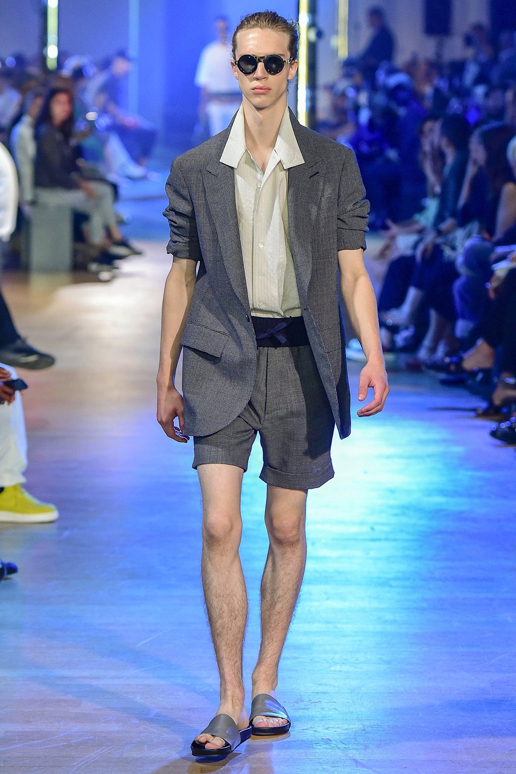 Fashion Week Paris Spring/Summer 2019 look 23 from the Cerruti 1881 collection 男装