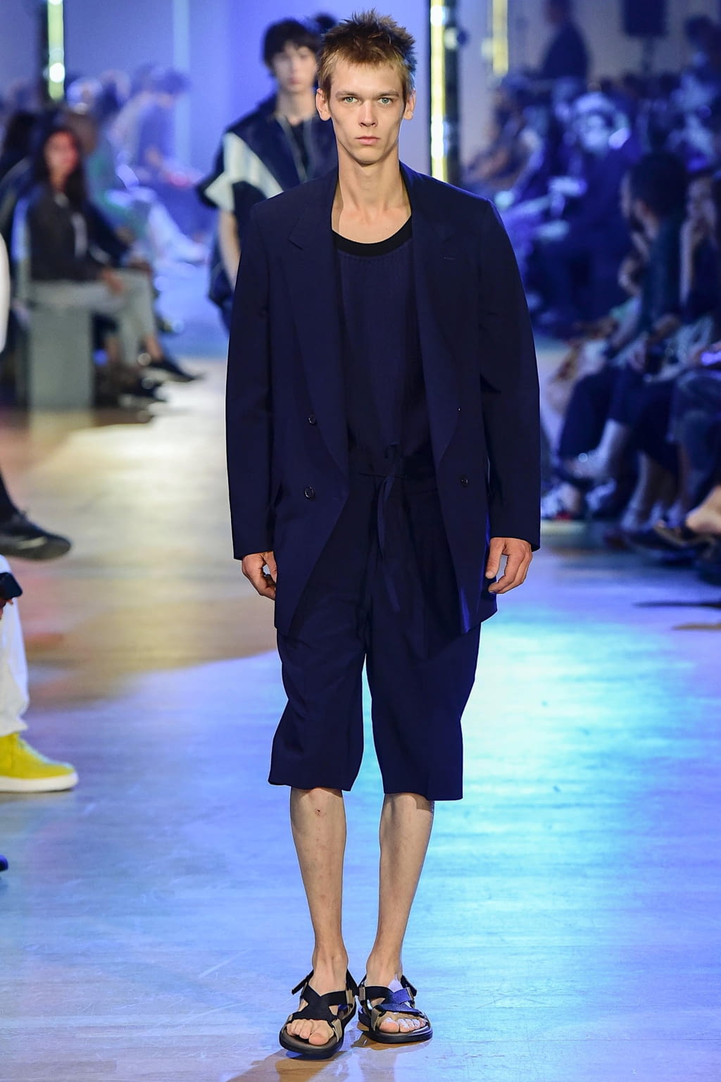 Fashion Week Paris Spring/Summer 2019 look 36 from the Cerruti 1881 collection menswear