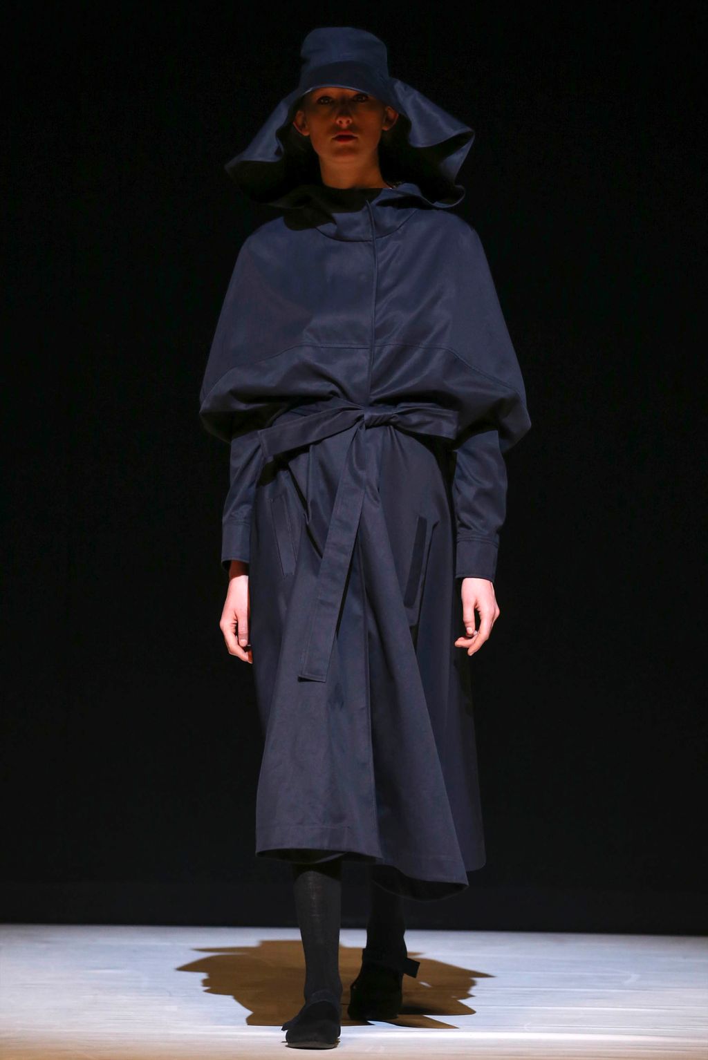 Fashion Week London Fall/Winter 2017 look 14 from the Chalayan collection womenswear