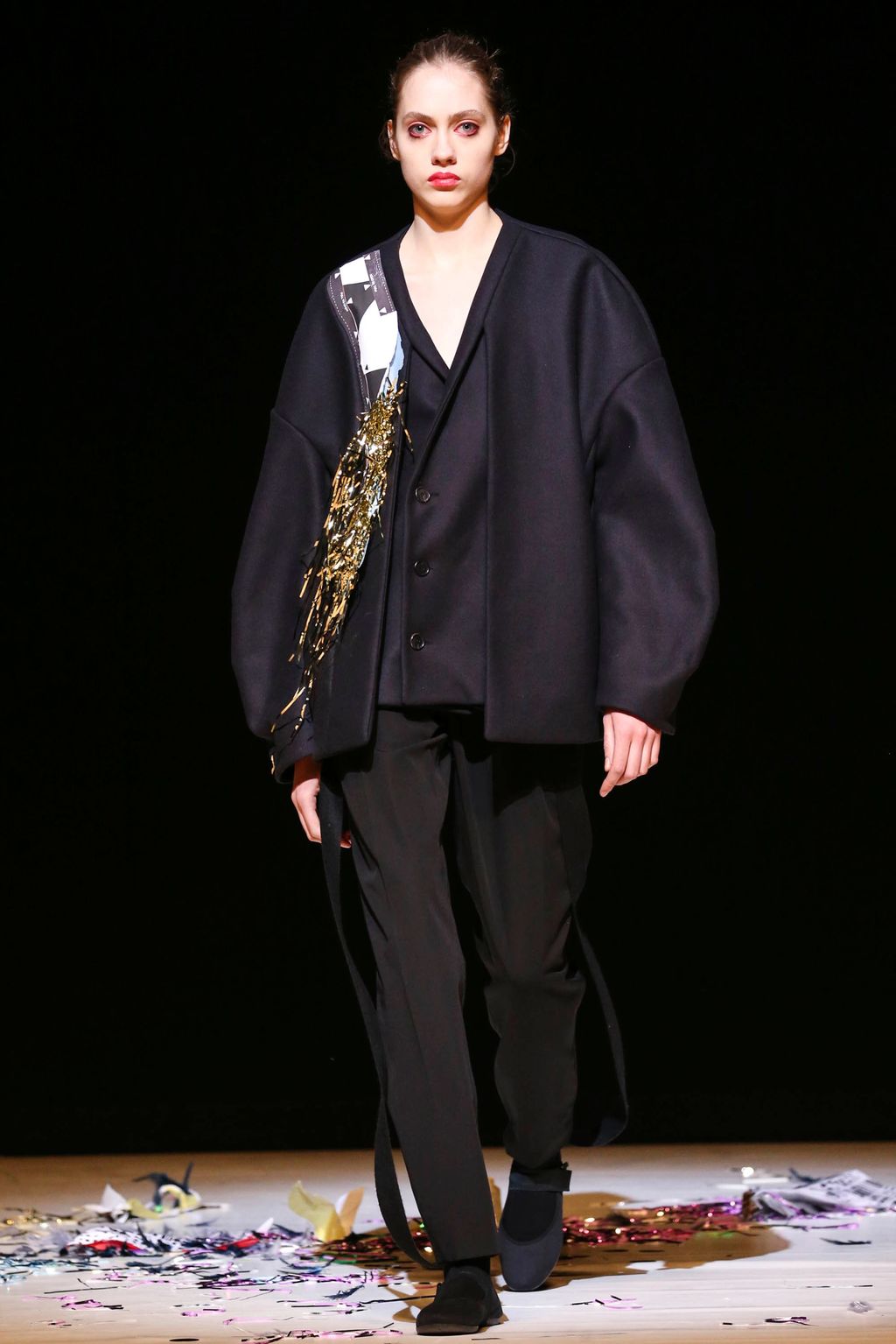 Fashion Week London Fall/Winter 2017 look 41 from the Chalayan collection womenswear