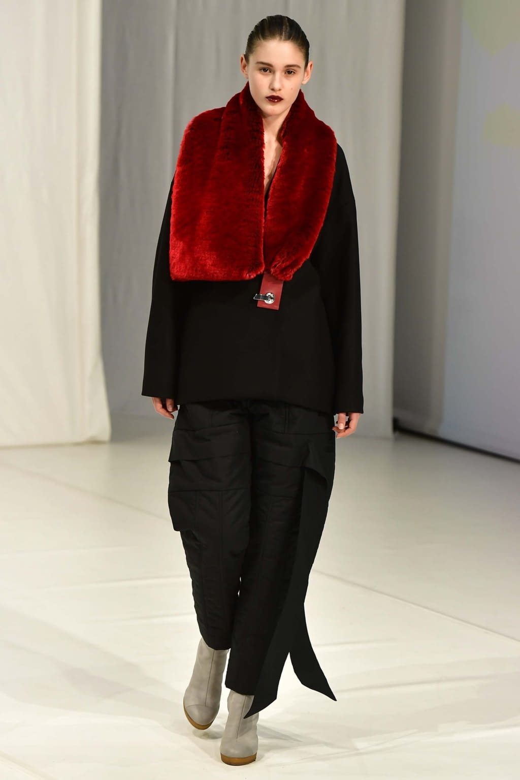 Fashion Week London Fall/Winter 2018 look 9 from the Chalayan collection womenswear