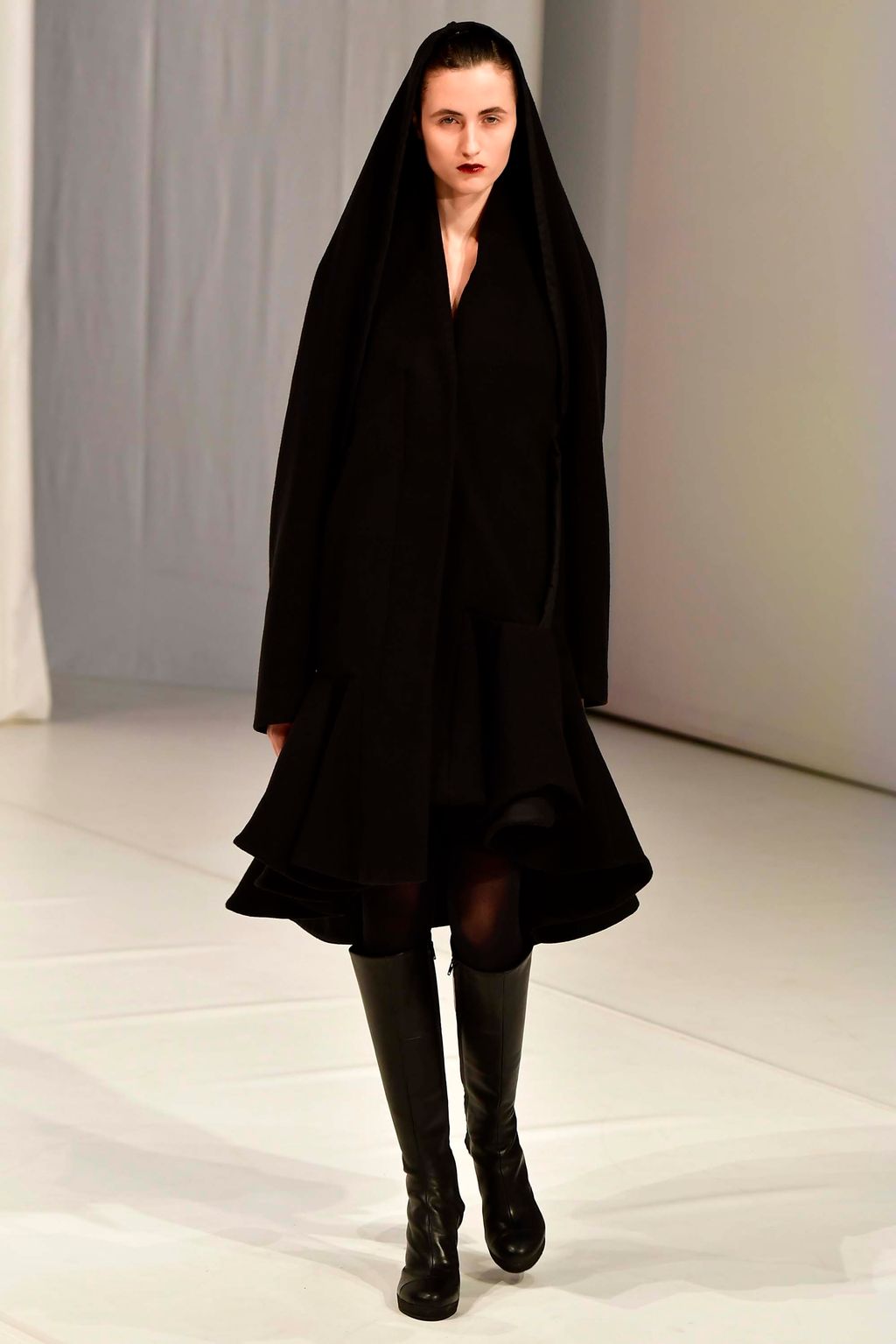 Fashion Week London Fall/Winter 2018 look 10 from the Chalayan collection womenswear