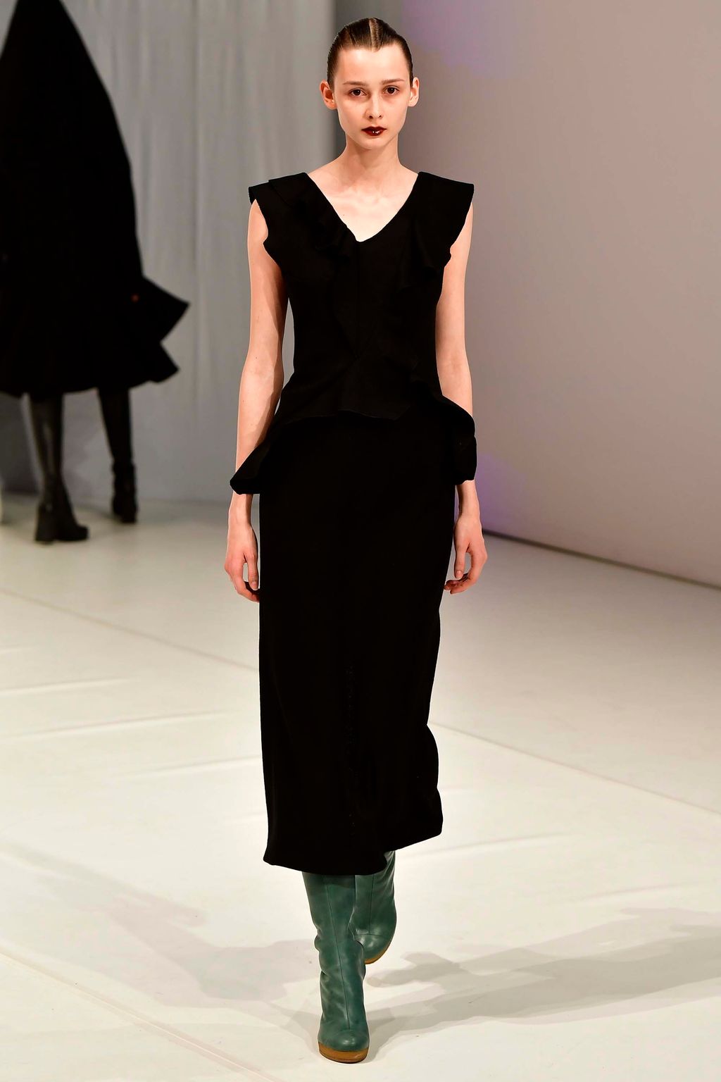 Fashion Week London Fall/Winter 2018 look 13 from the Chalayan collection womenswear