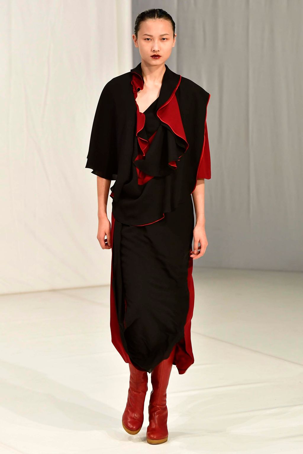 Fashion Week London Fall/Winter 2018 look 14 from the Chalayan collection womenswear