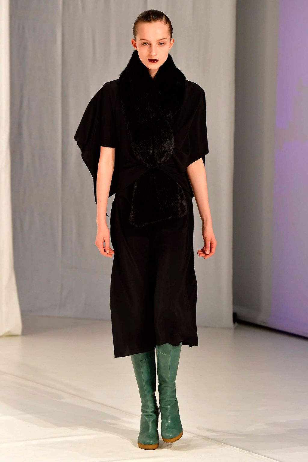 Fashion Week London Fall/Winter 2018 look 15 from the Chalayan collection 女装