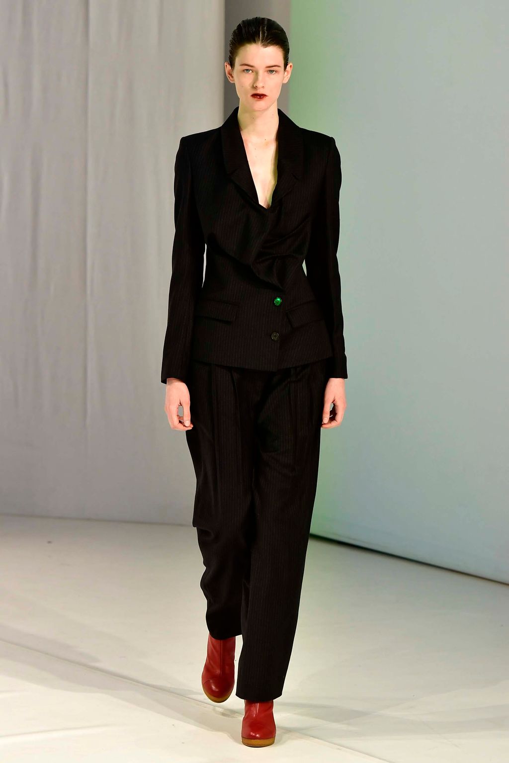 Fashion Week London Fall/Winter 2018 look 21 from the Chalayan collection womenswear