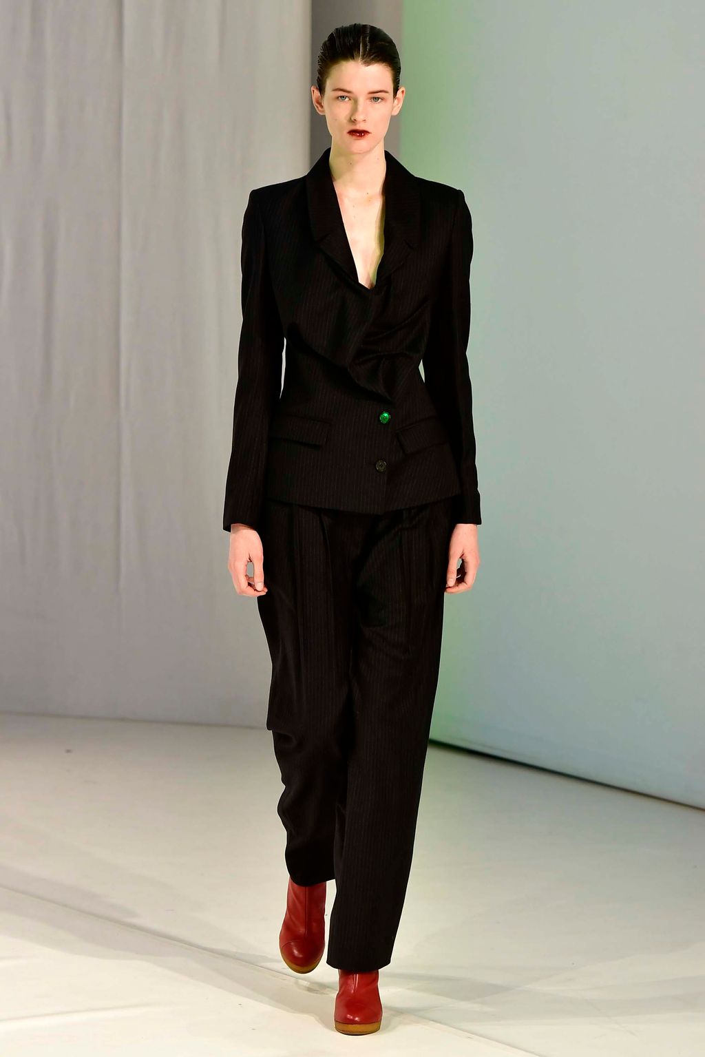 Fashion Week London Fall/Winter 2018 look 21 from the Chalayan collection 女装