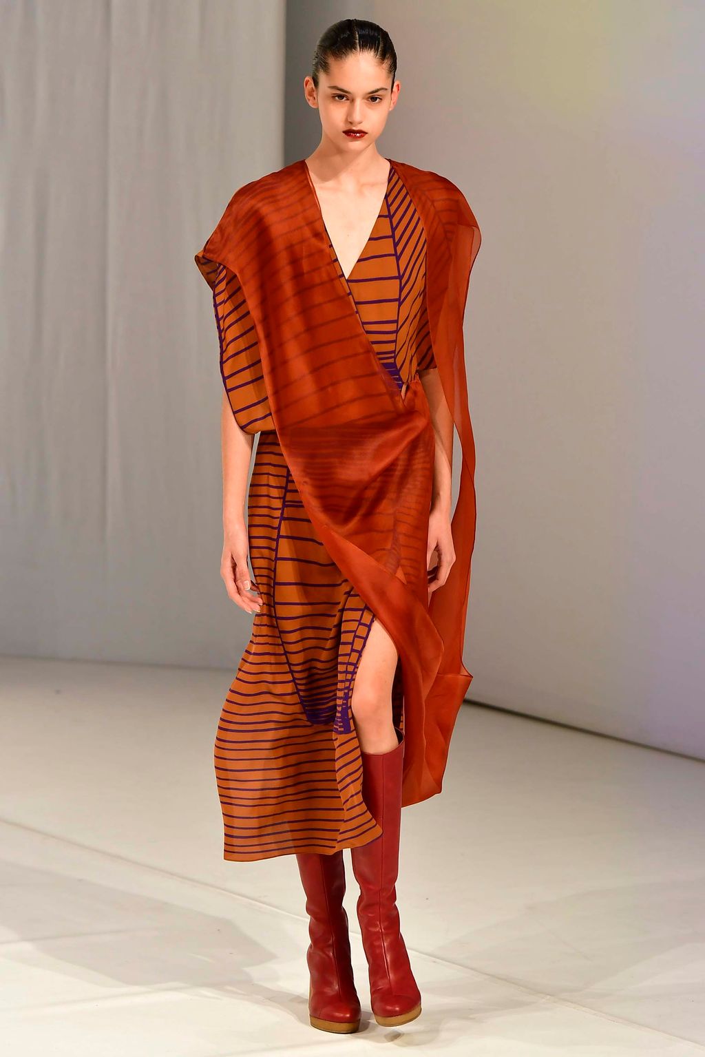 Fashion Week London Fall/Winter 2018 look 42 from the Chalayan collection womenswear