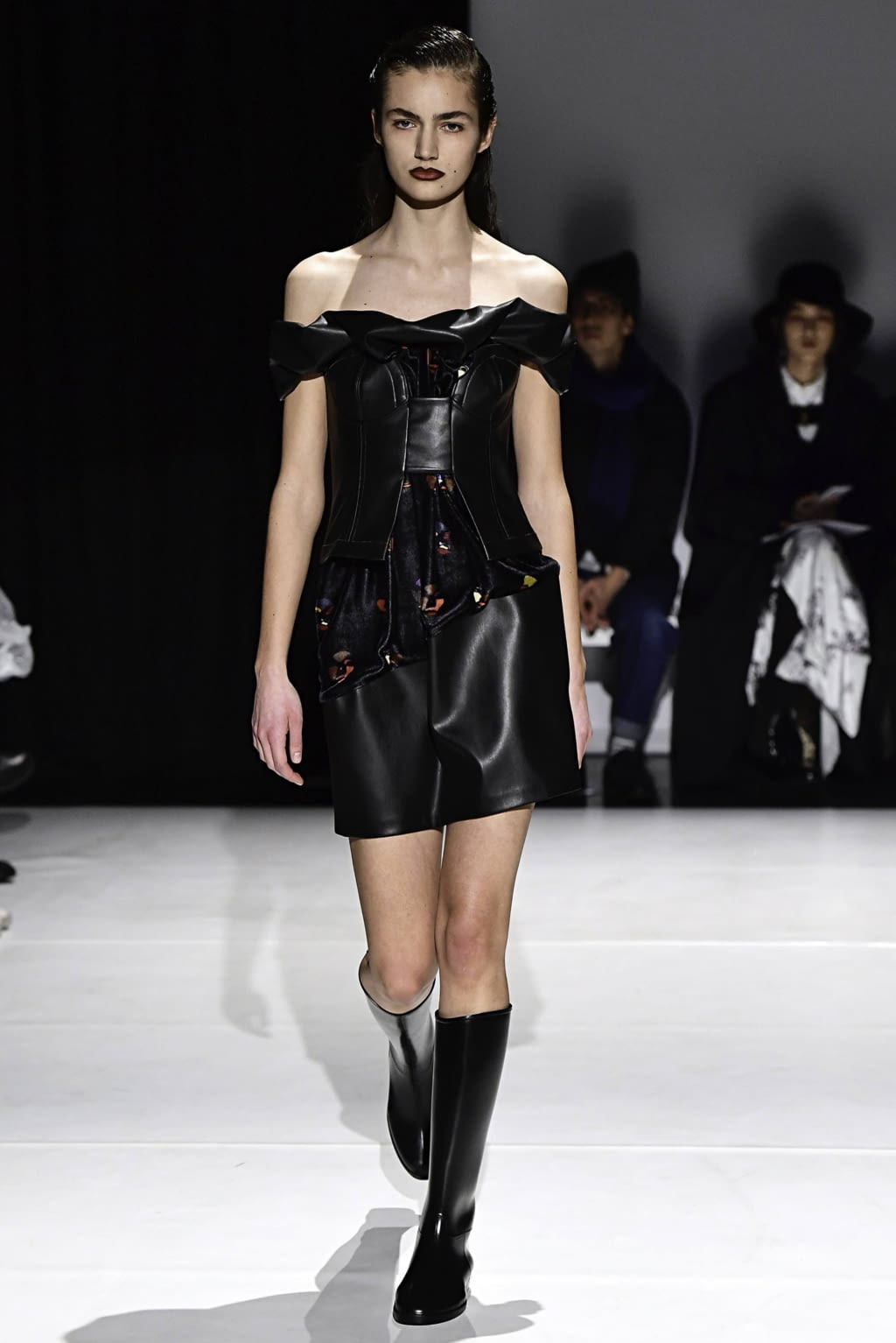 Fashion Week London Fall/Winter 2019 look 1 from the Chalayan collection womenswear