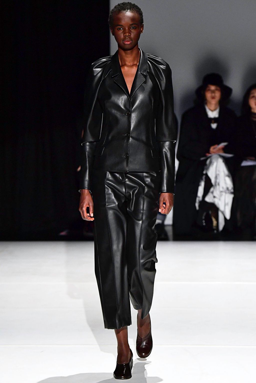 Fashion Week London Fall/Winter 2019 look 2 from the Chalayan collection womenswear