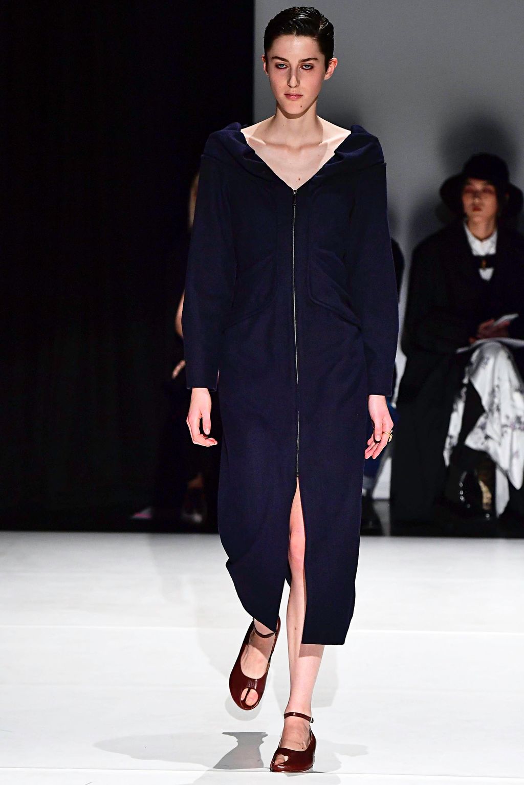 Fashion Week London Fall/Winter 2019 look 5 from the Chalayan collection 女装