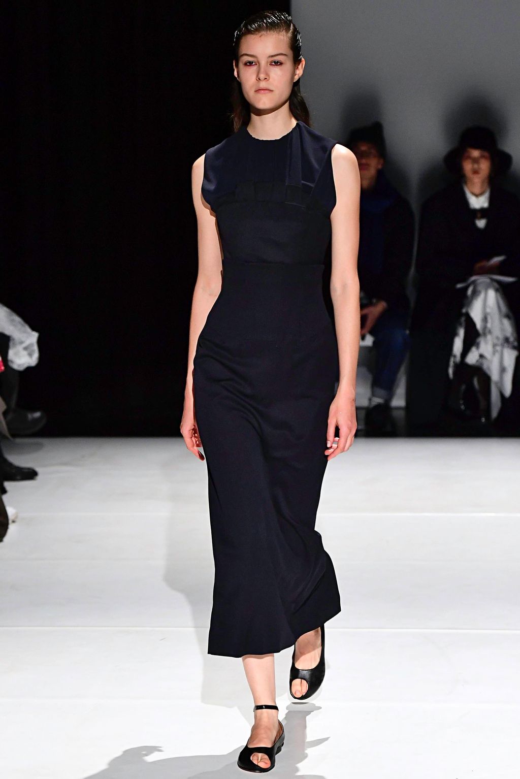 Fashion Week London Fall/Winter 2019 look 7 from the Chalayan collection 女装
