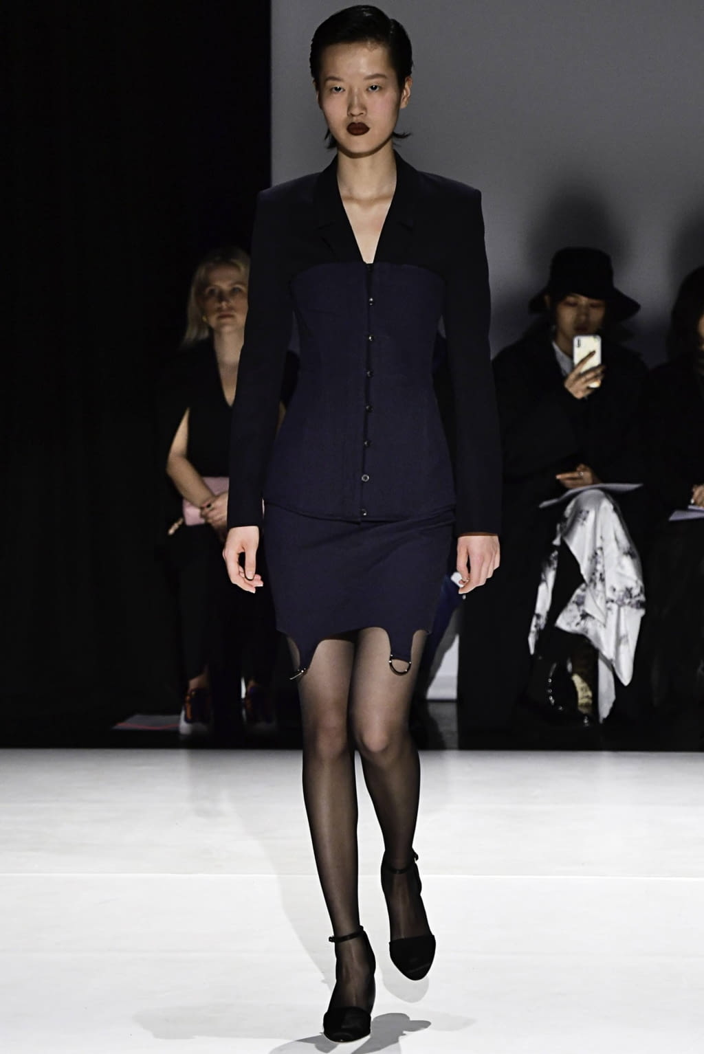 Fashion Week London Fall/Winter 2019 look 10 from the Chalayan collection 女装