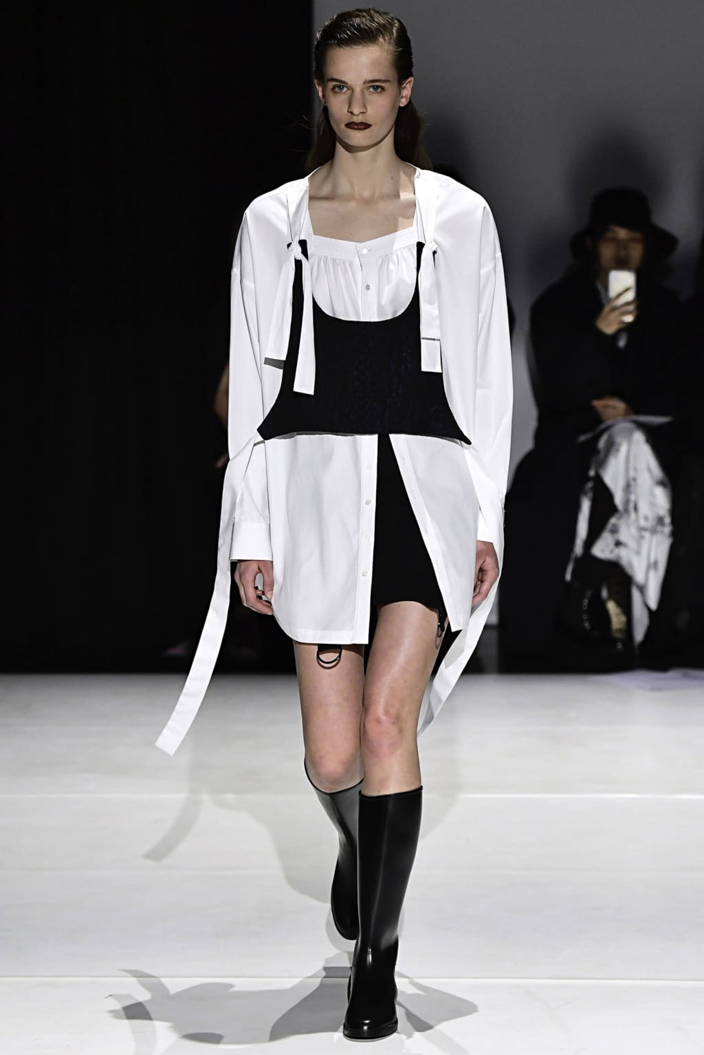 Fashion Week London Fall/Winter 2019 look 13 from the Chalayan collection 女装