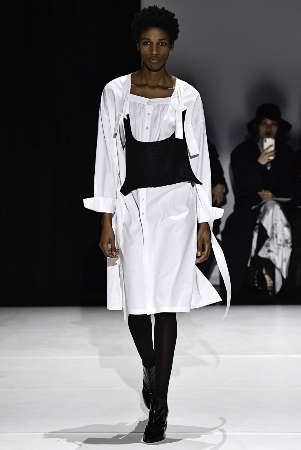 Fashion Week London Fall/Winter 2019 look 14 from the Chalayan collection 女装