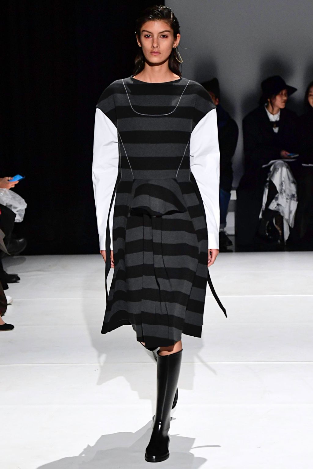 Fashion Week London Fall/Winter 2019 look 20 from the Chalayan collection womenswear