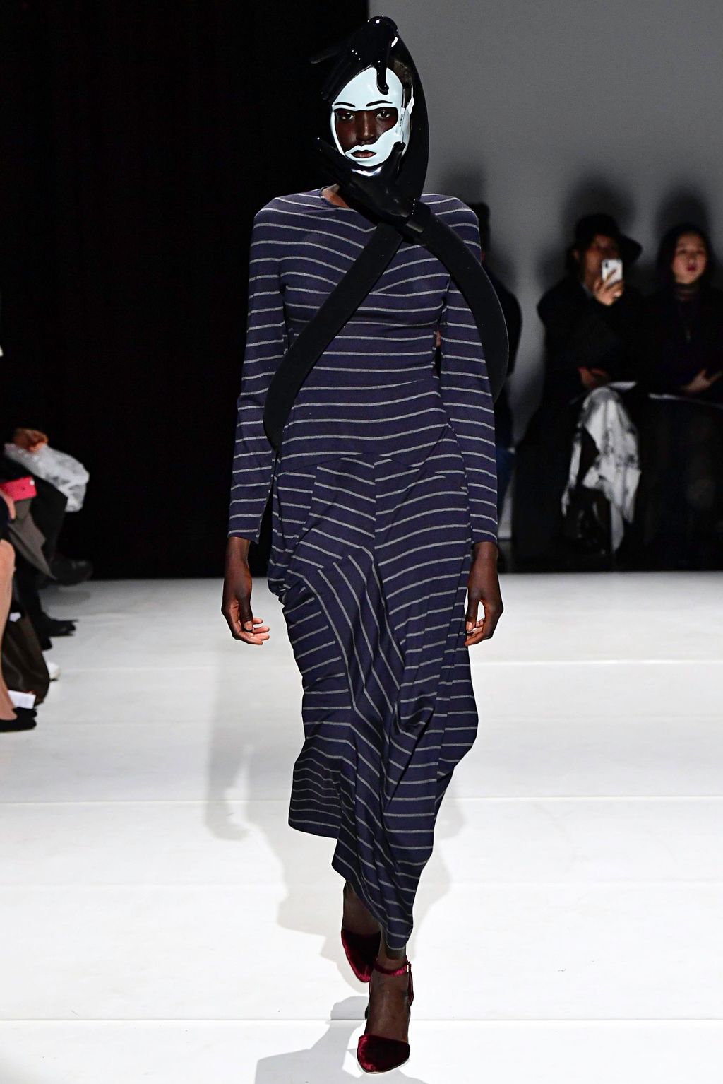 Fashion Week London Fall/Winter 2019 look 22 from the Chalayan collection womenswear